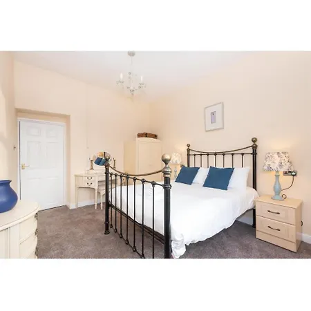 Spacious Bright & Homely House By The River Ouse York