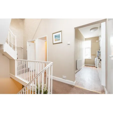 Spacious Bright & Homely House By The River Ouse York